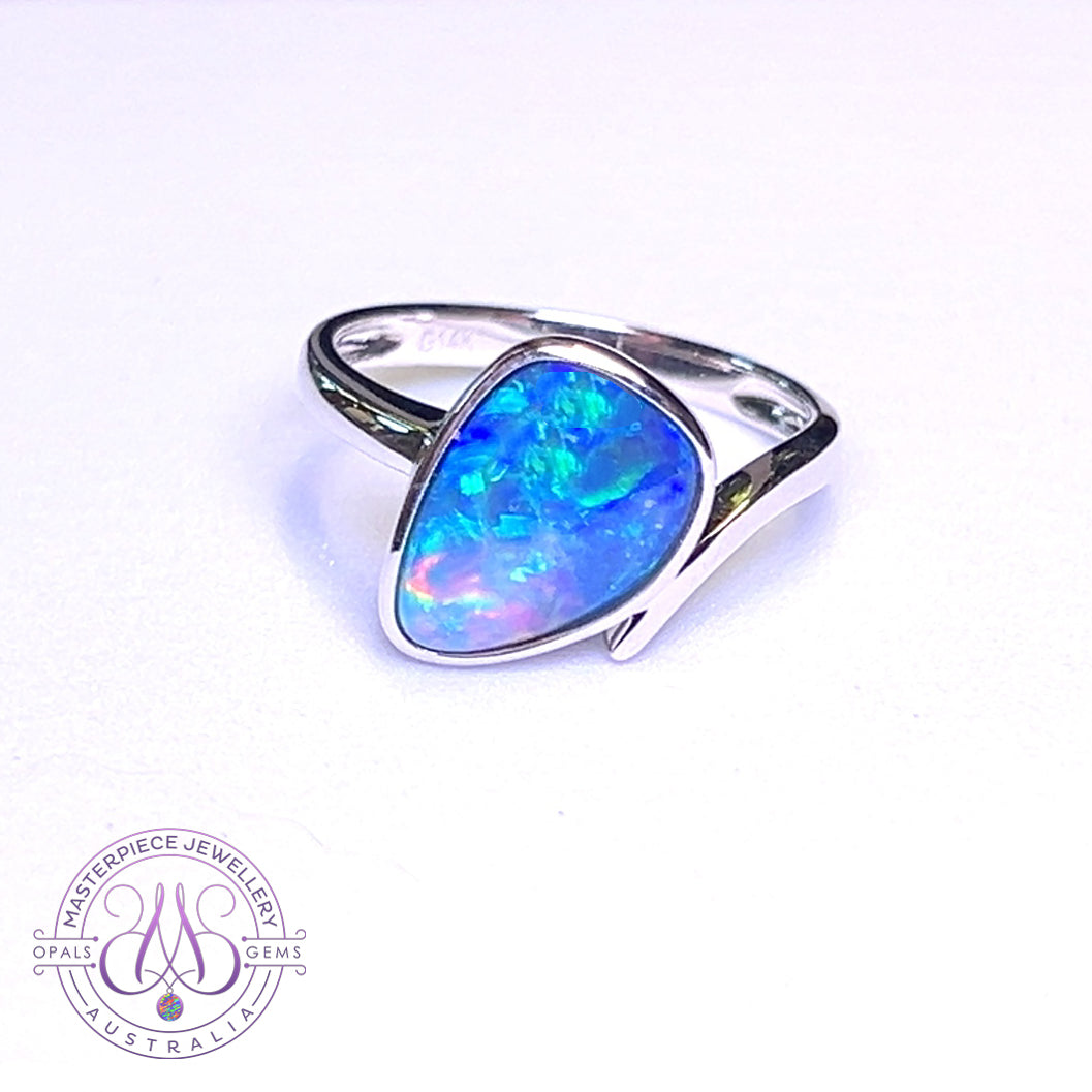 14kt White Gold split shank Triangular shape Opal doublet 2.5ct ring